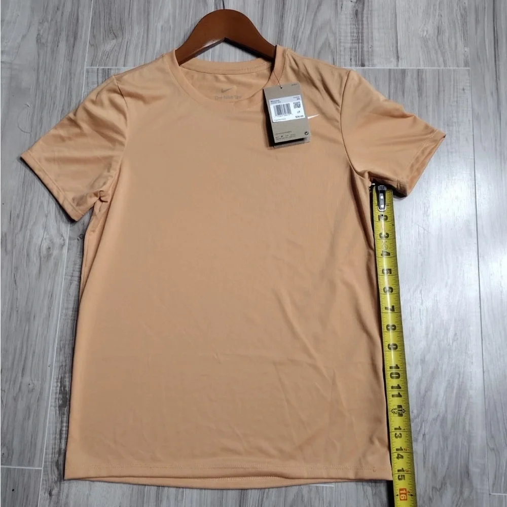 Nike Men's Beige Short Sleeve Tee size XS brand new w tags